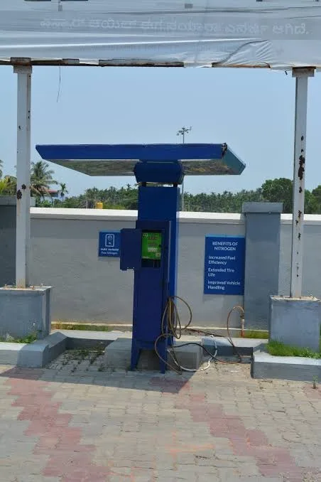 Nitrogen tyre air filling station