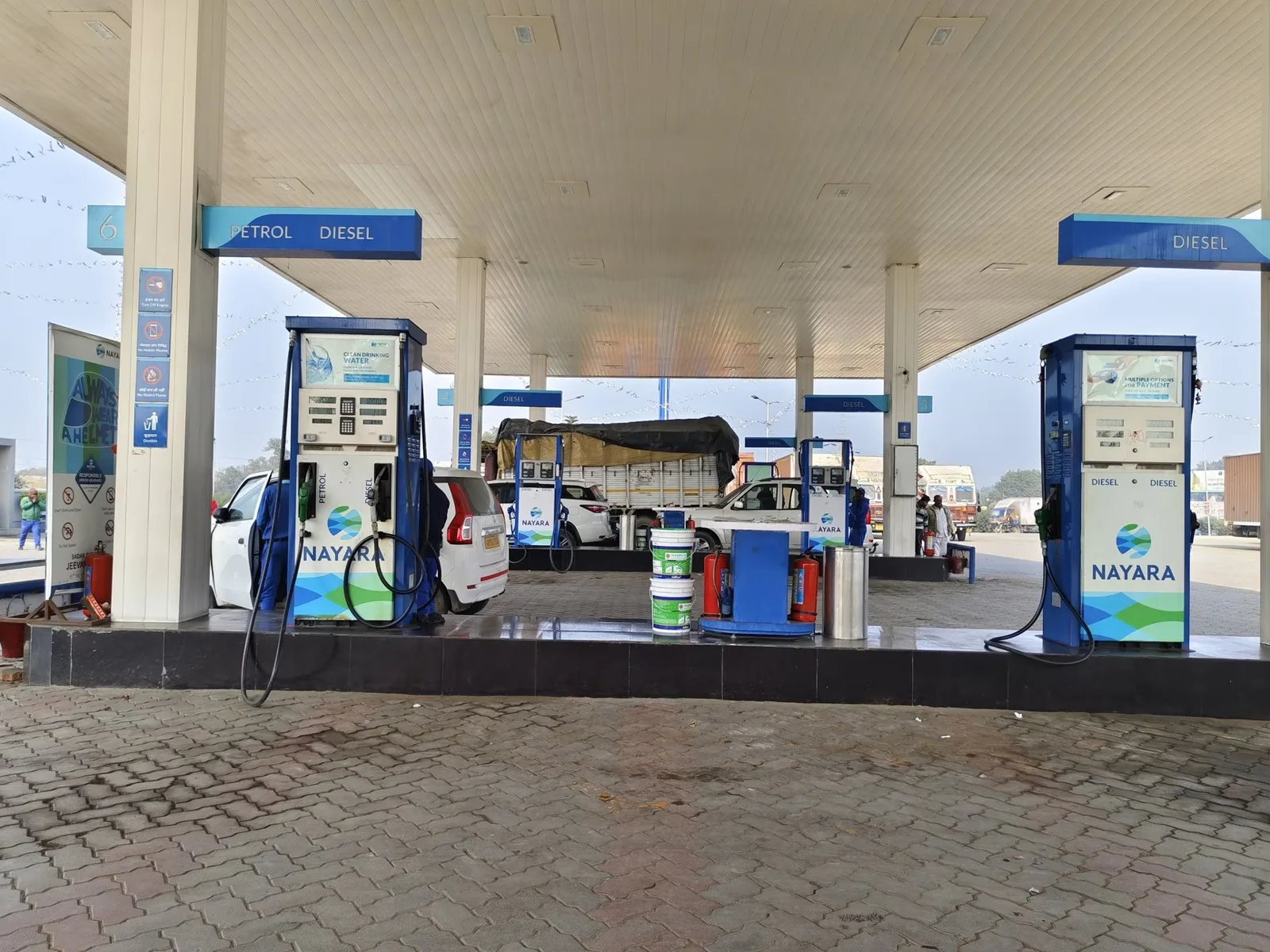 Nayara forecourt with multiple dispensing bays